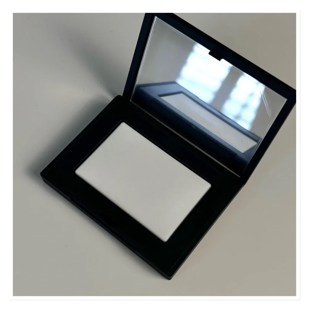 NARS Mini Light Reflecting Setting Powder - Picture 9 of 10